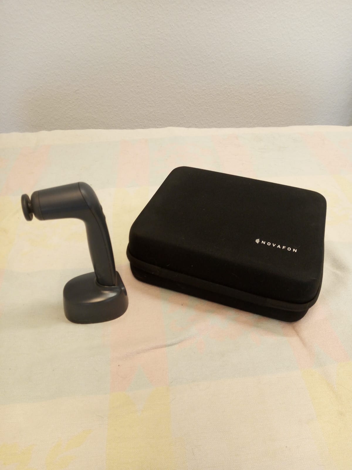 Novafon Vibrationstherapiegerät mit Tasche